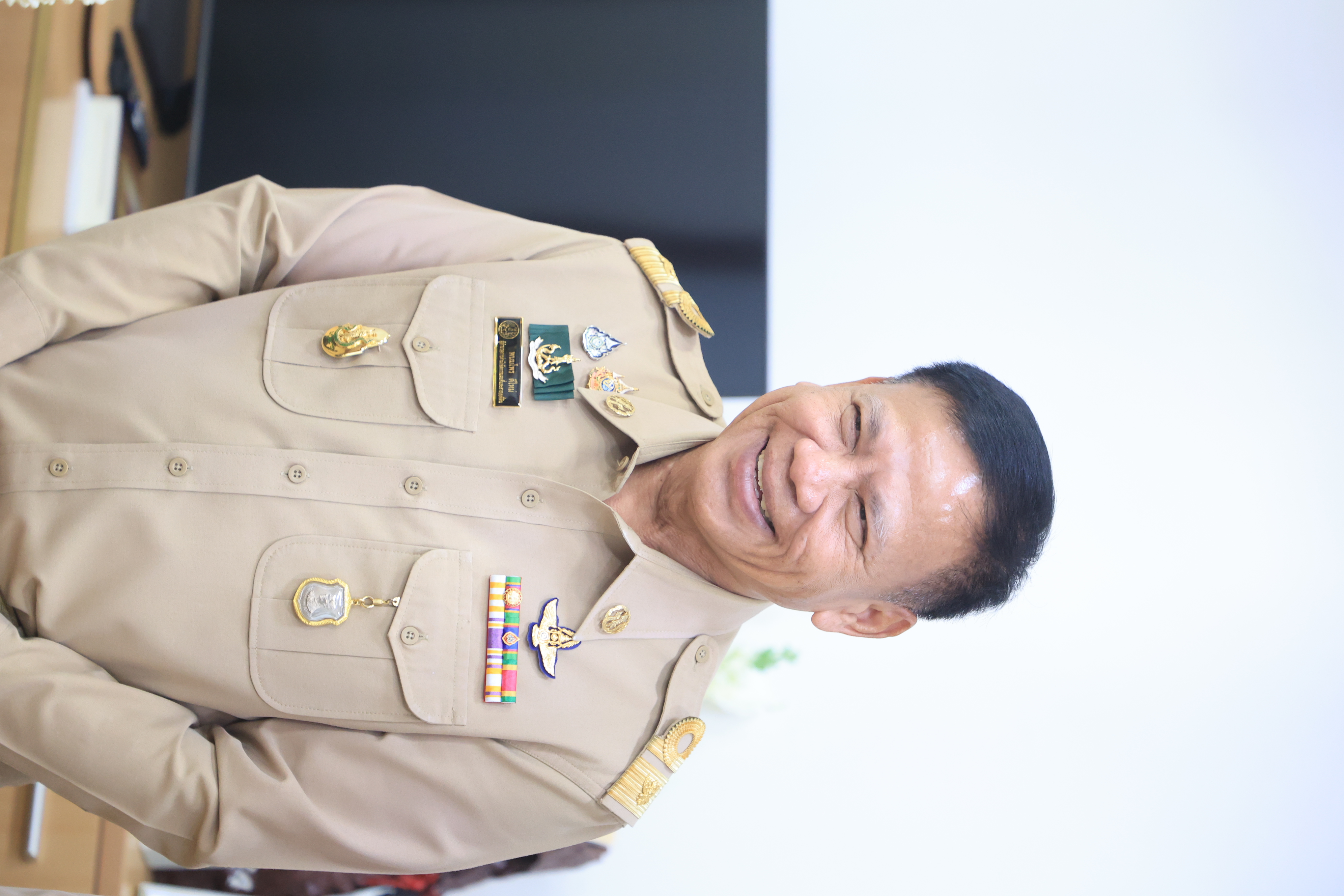 title - ผู้ตรวจราชการกรม ส.ป.ก. สักการะสิ่งศักดิ์สิทธิ์และรายงานตัวเนื่องในโอกาสเข้ารับตำแหน่งใหม่